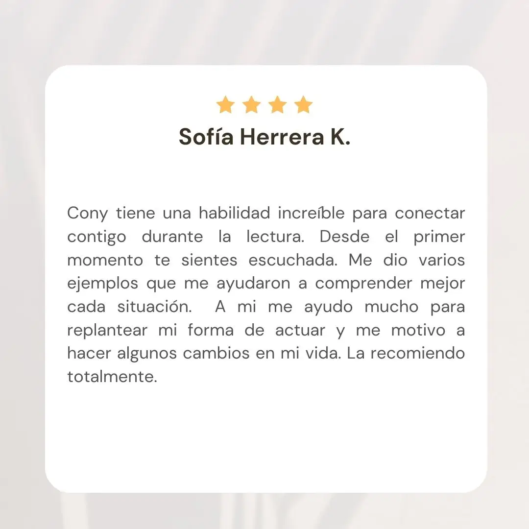 Cliente satisfecho compartiendo su experiencia positiva con el servicio, destacando la claridad y orientación recibida. Lectura de tarot